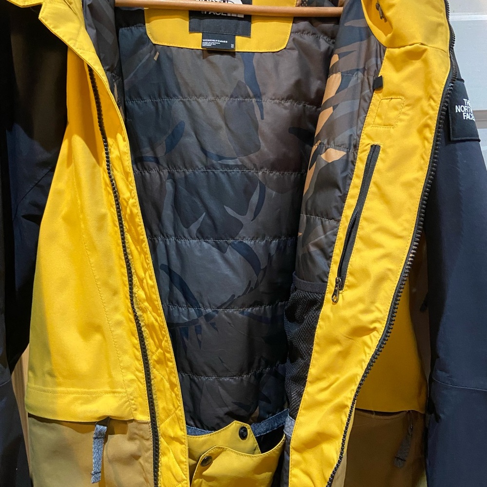 Nortface Ski Jacket Medium - image 4